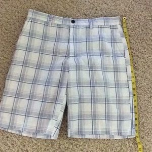 New without tags Izod golf shorts.